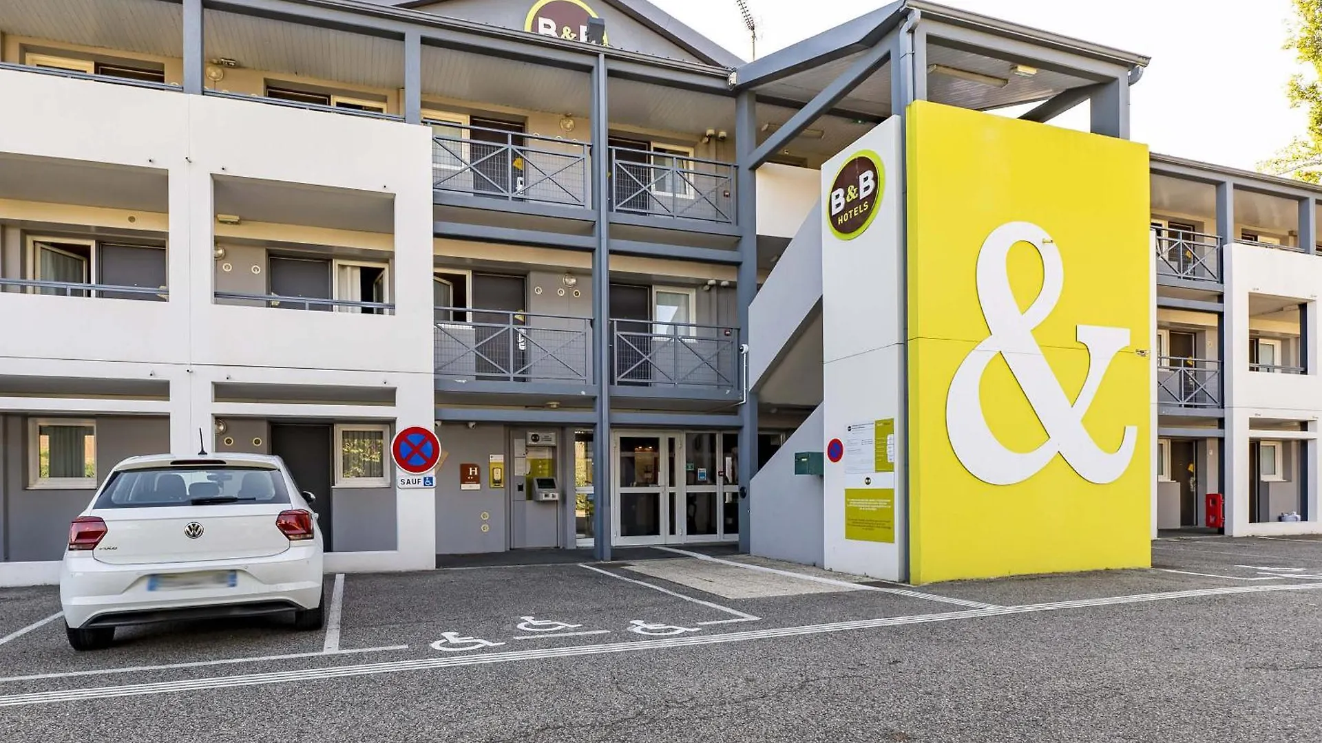 B&B Hotel Saint-Etienne La Terrasse 2*, Saint-Priest-en-Jarez